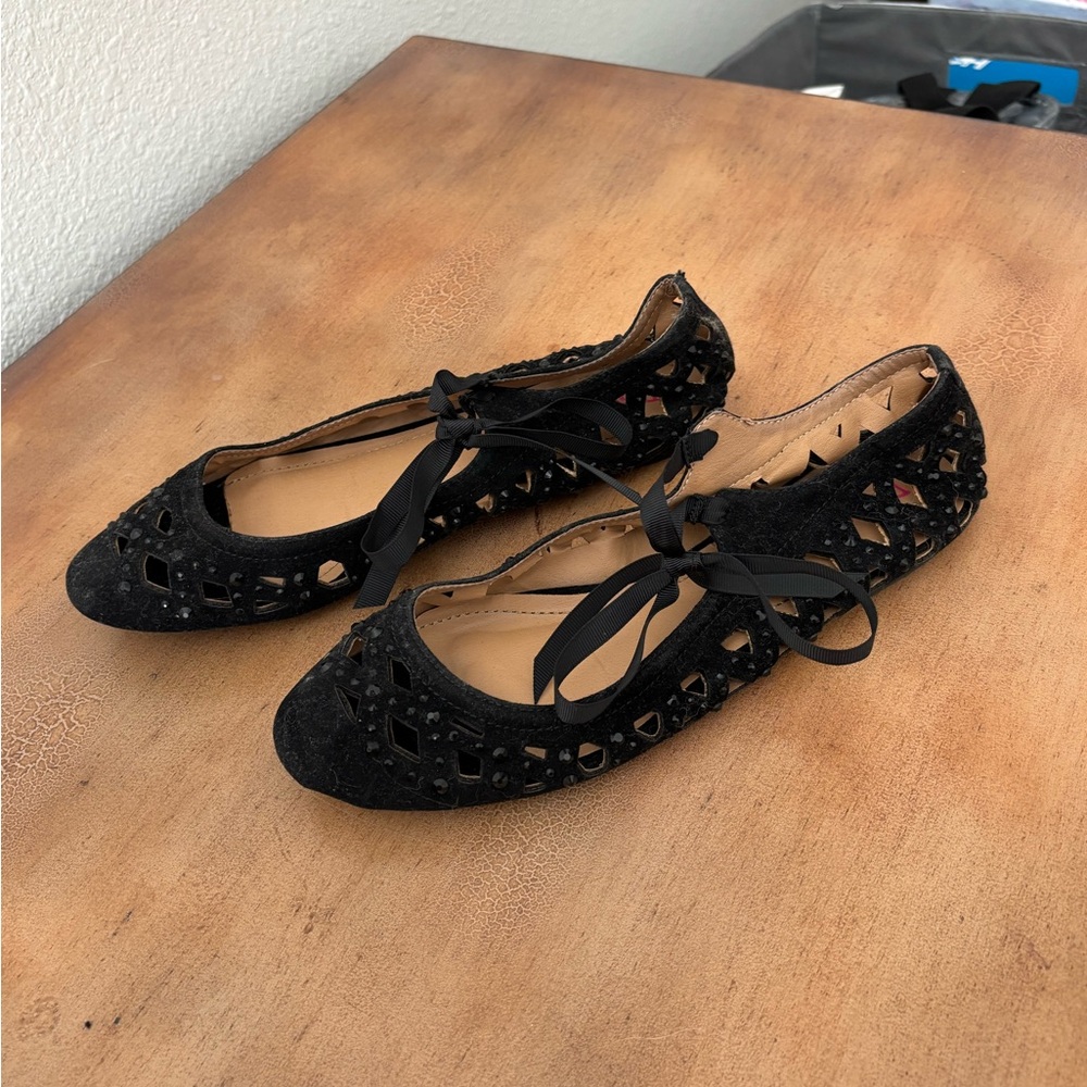 Pink & Pepper Black Cutout Flats